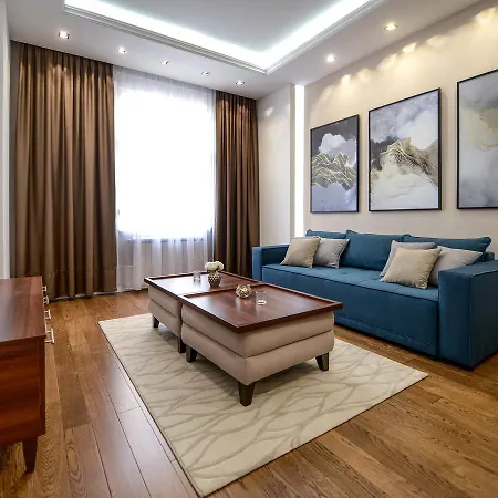 Main Square Apartment *